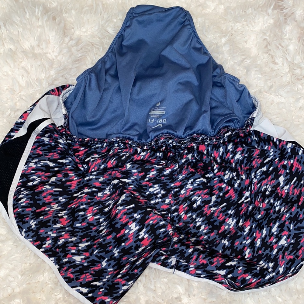Nike Shorts - Picture 5 of 7